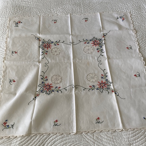Vintage Italian Tablecloth Handmade Embroidered lace and doily details Square - Picture 4 of 12